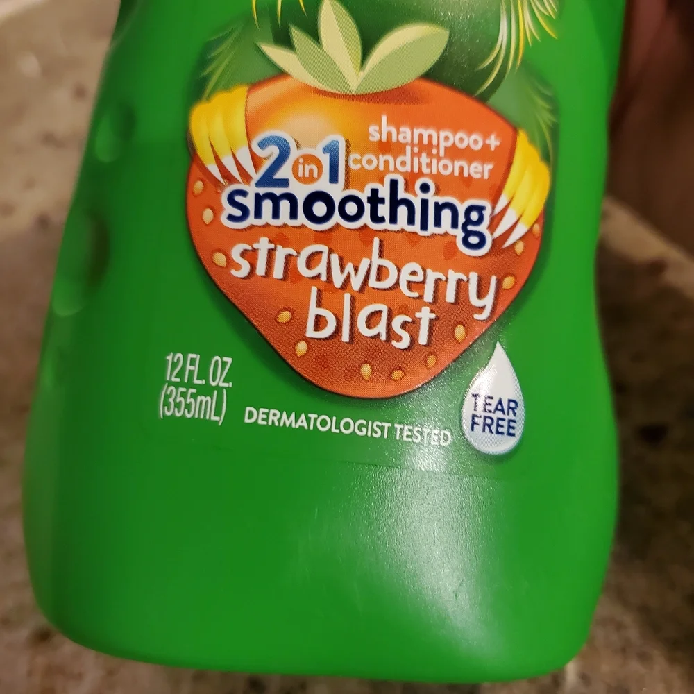 2 Suave Kids Strawberry Blast‎ 2 in 1 Smoothing Shampoo and Conditioner 12 oz